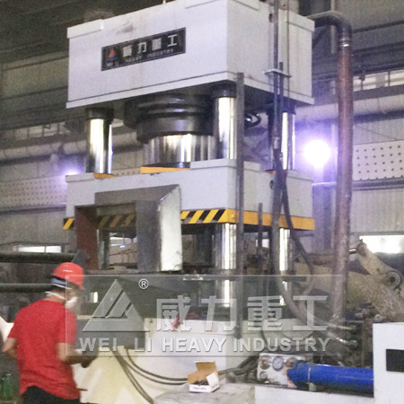 2000吨滕州铁屑压饼机生产现场
