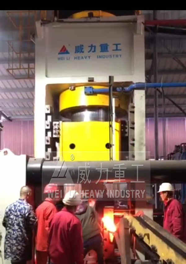 4800吨松土器锻造成型液压机