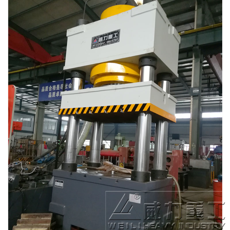 陕西客户订购一台630吨铁屑压块机下单生产